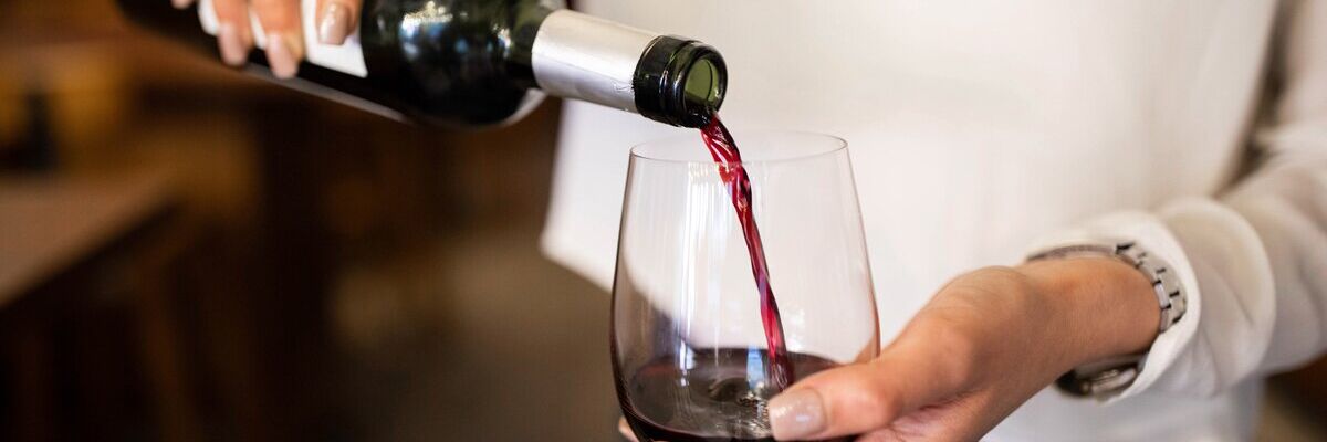 Красное вино защищает от ... COVID-19